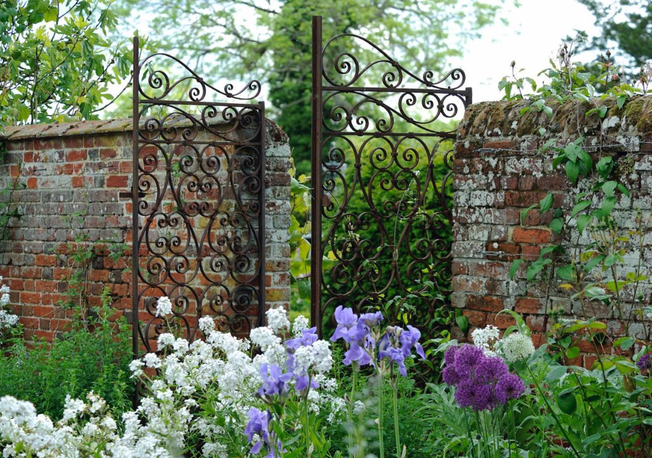 Crows Hall Debenham Bagian luar foto